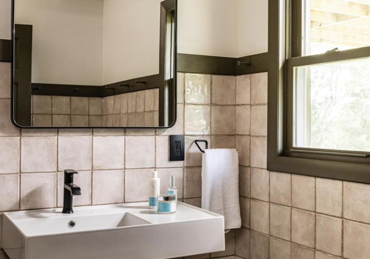 Hemlock Neversink - Housity