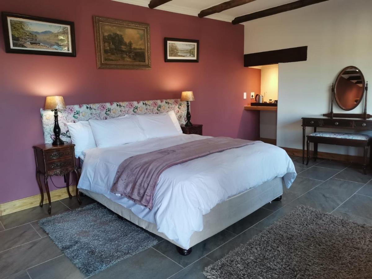 Thatchings Bed and Breakfast - Housity