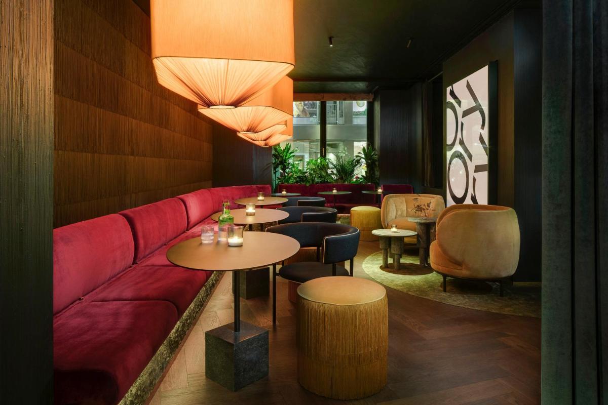 Ein Sitzbereich in der Unterkunft Mandarin Oriental, Munich