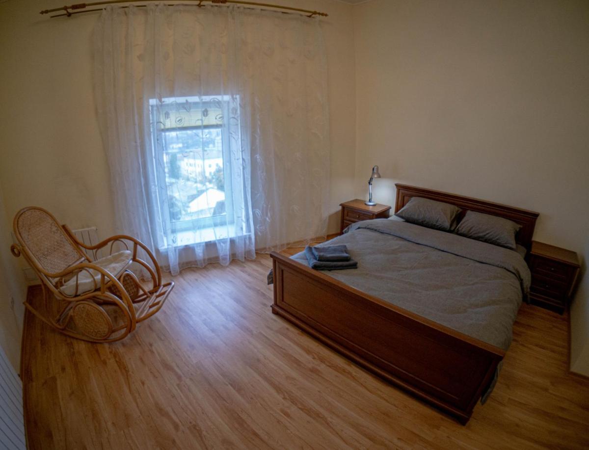 Дворівневі автентичні апартаменти біля парку Шевченка - Housity