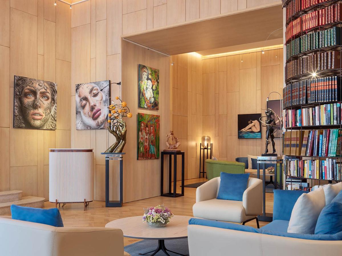 Uma área de estar em The One Palácio da Anunciada