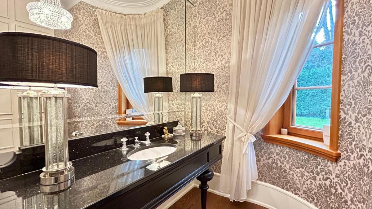 Stately Home in Magdalenka Warsaw - Housity