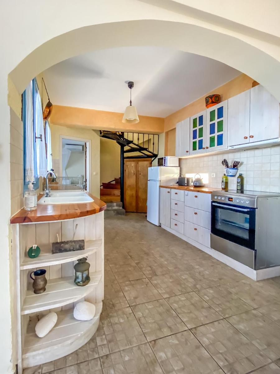Kyparissis Beach Houses - Housity