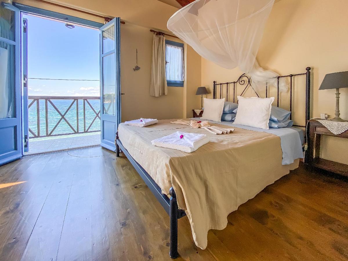 Kyparissis Beach Houses - Housity