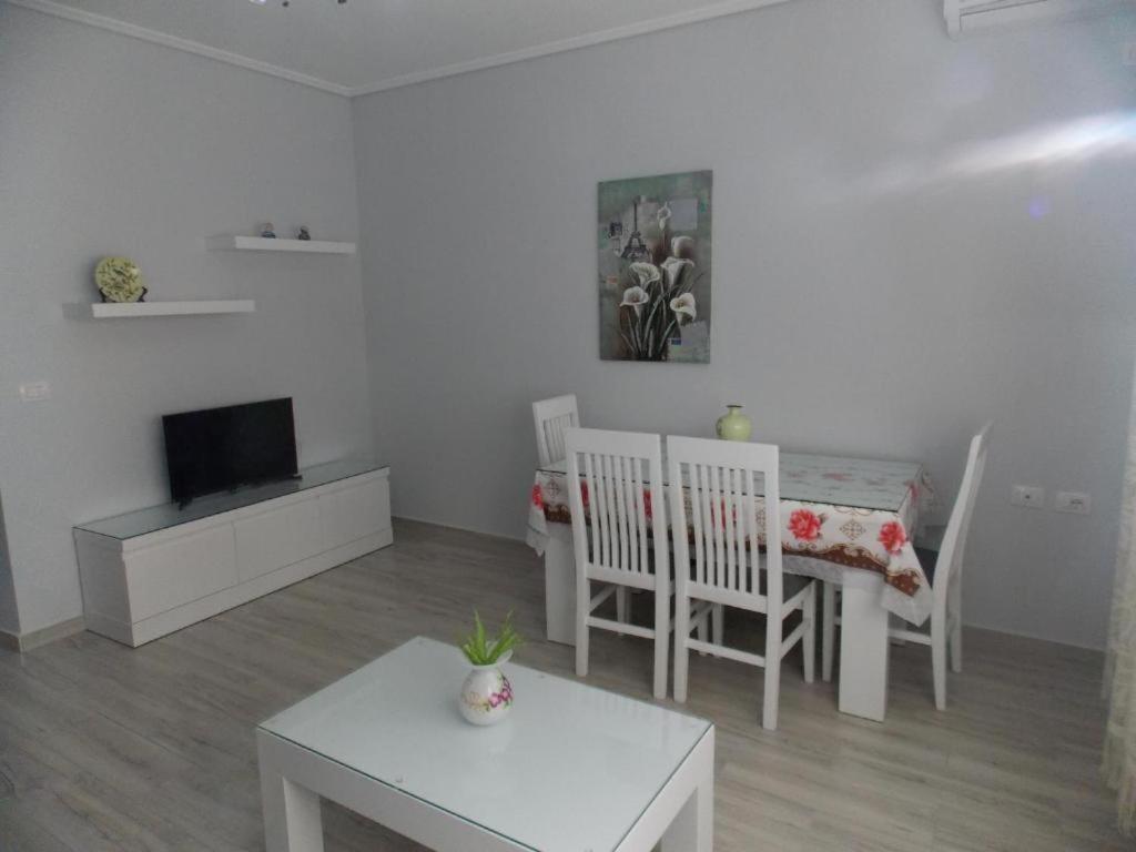 Coastline Apartments - Housity