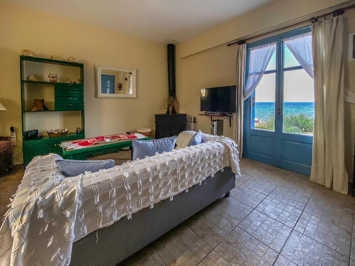 Kyparissis Beach Houses - Housity
