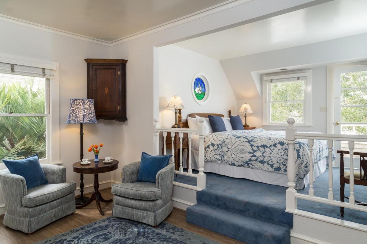 Cheshire Cat Inn & Cottages - Housity