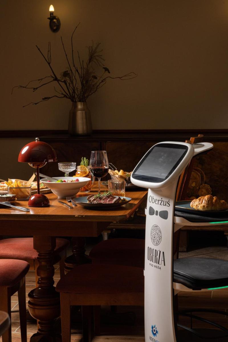 OBERŻA POD RÓŻĄ restauracja, sauny, jacuzzi - Housity