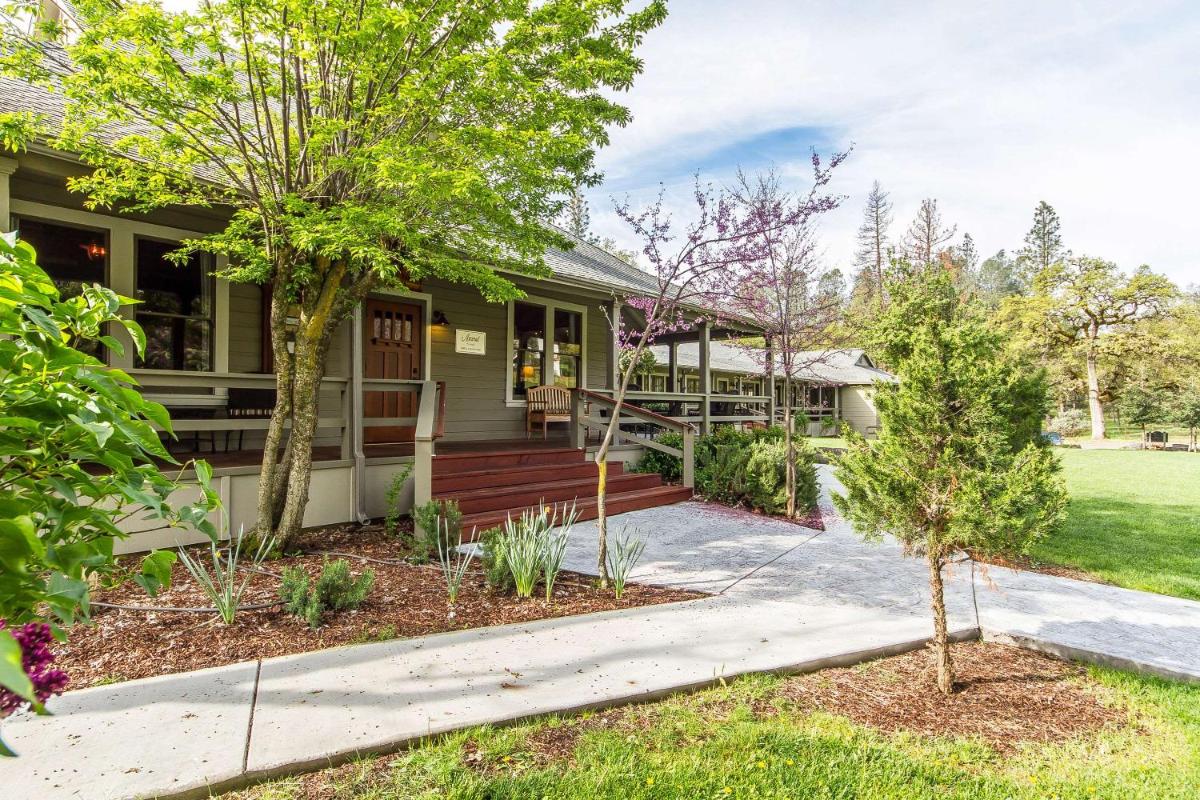 Sierra Sky Ranch, Ascend Hotel Collection - Housity