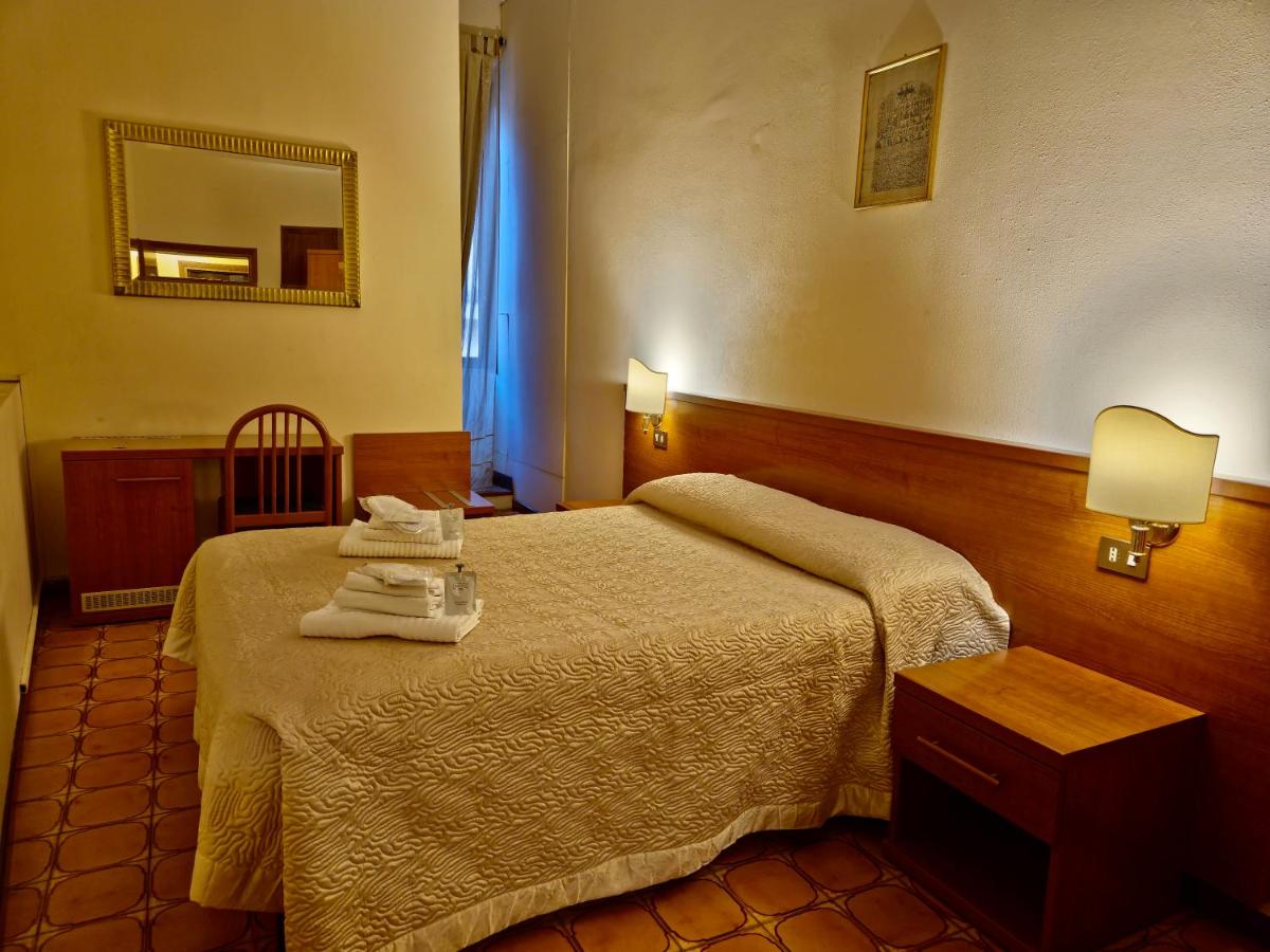 Hotel Azzurra - Housity