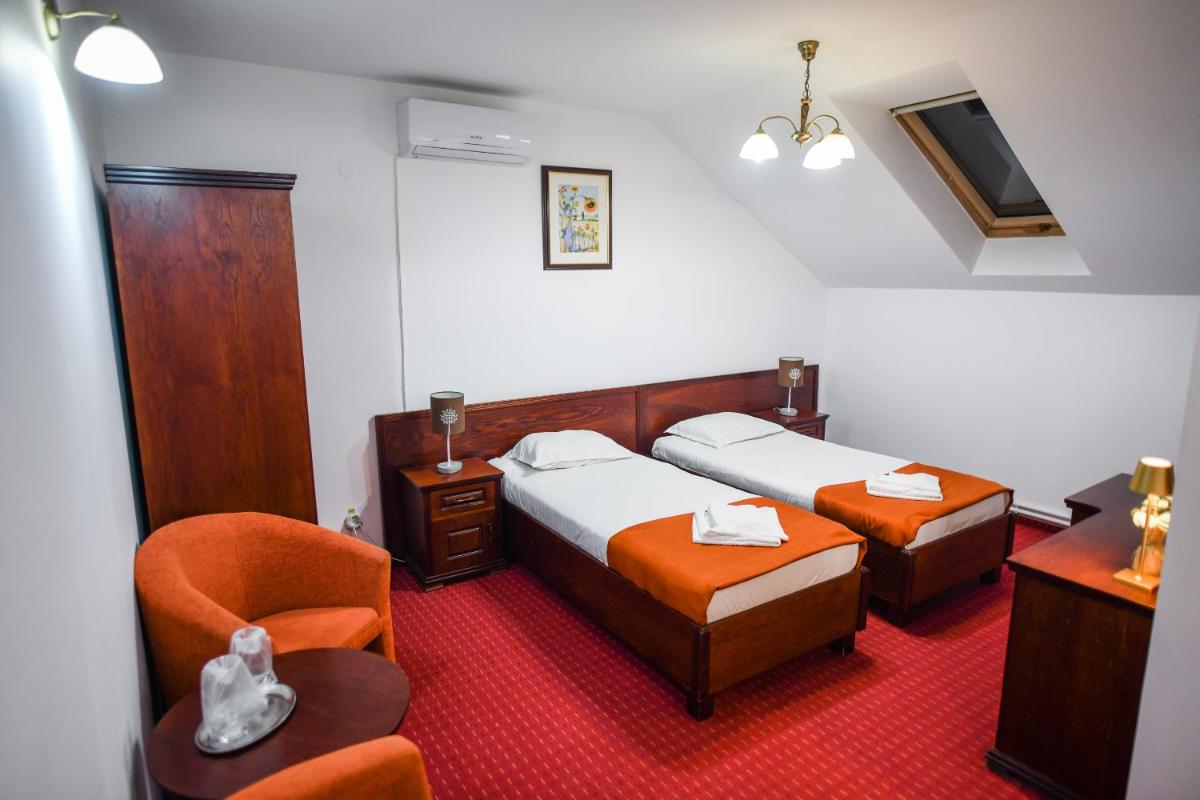 Hotel Elyon Dej - Housity