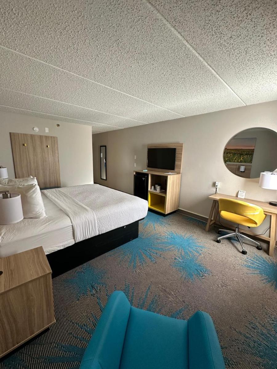 Days Inn by Wyndham Mandan Bismarck Area - Housity