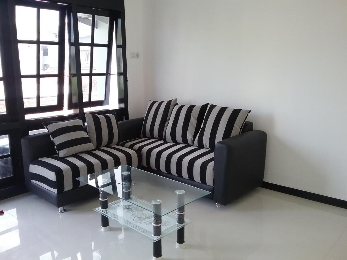 Mess Inn Semarang - Housity