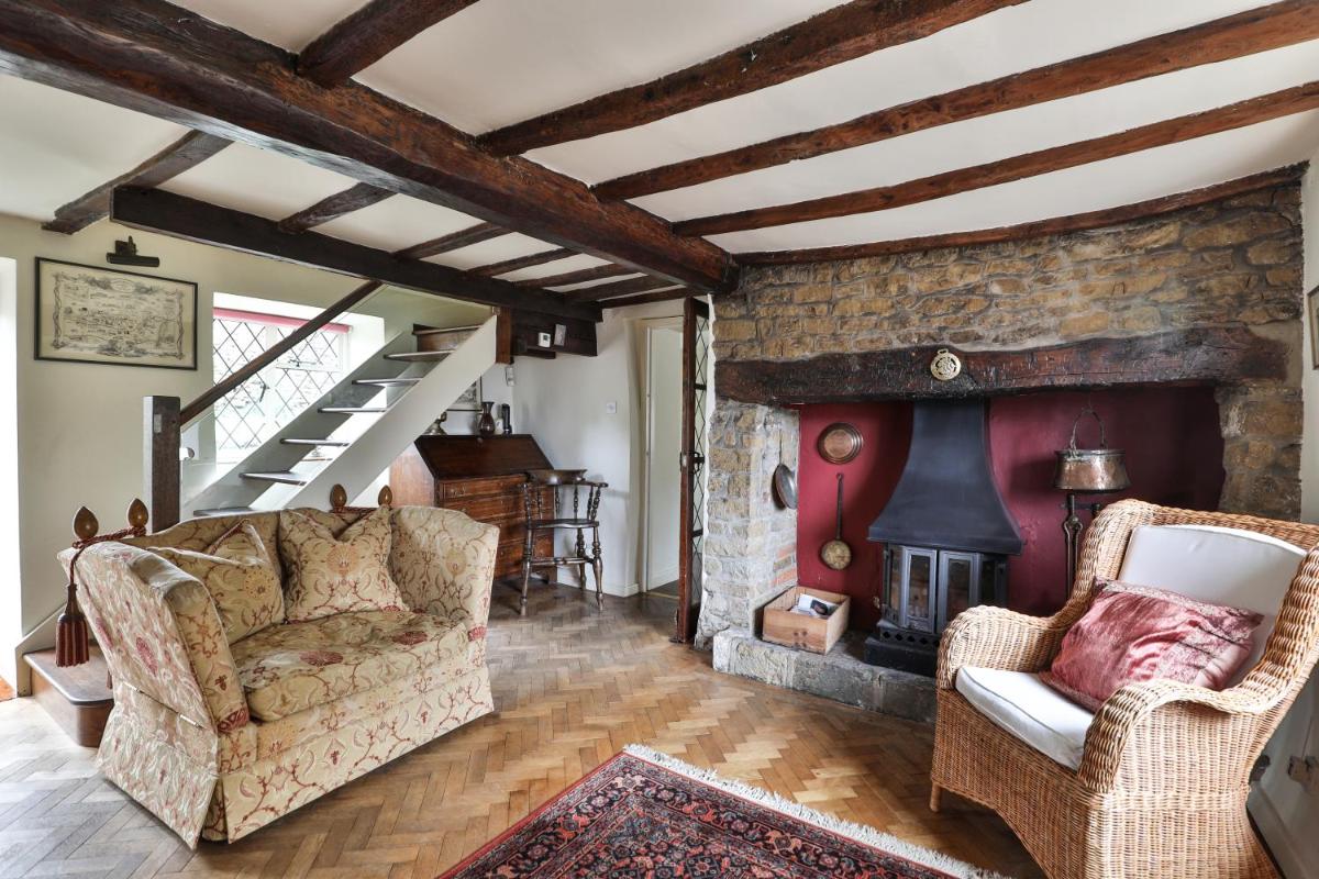 18th century cottage in Hook Norton - Housity