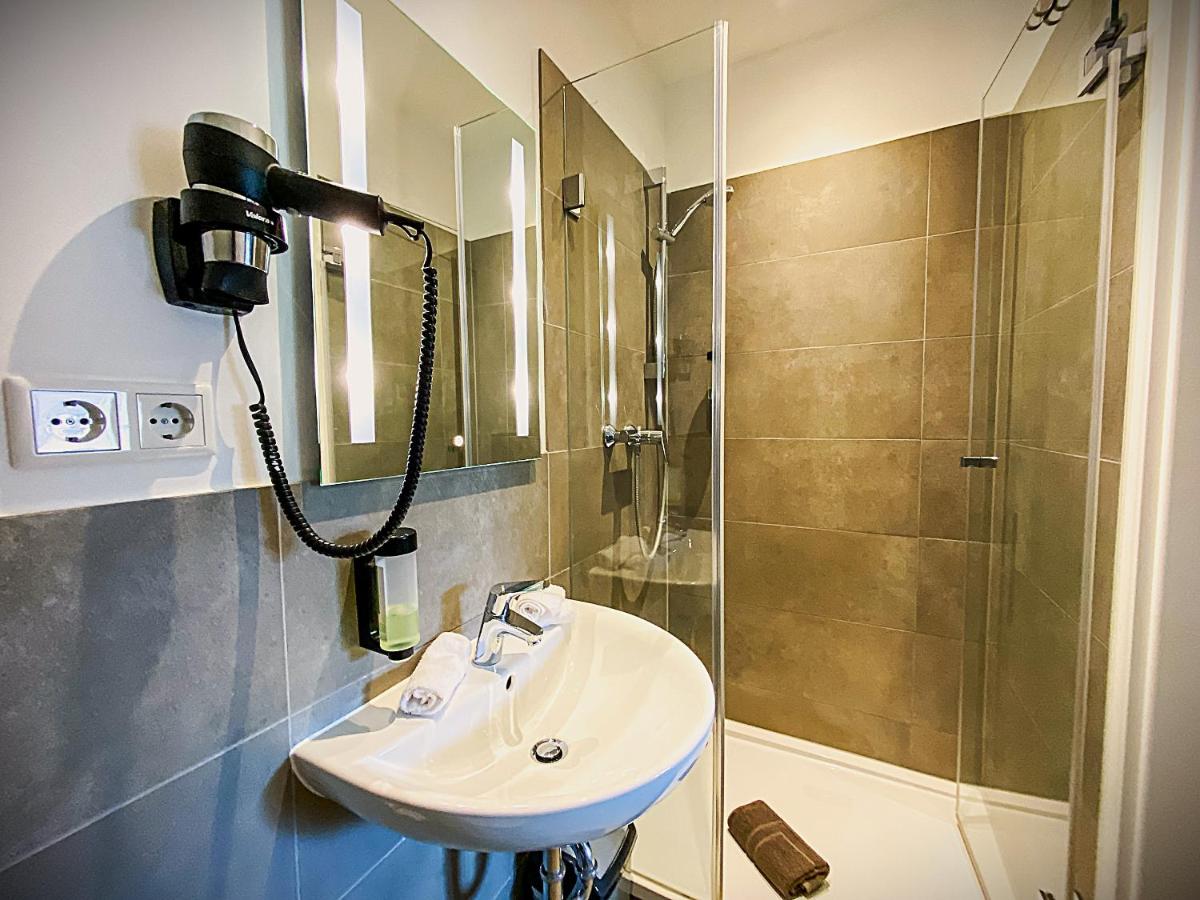 LiRo Hotel-Pension Haus Andrea - Housity