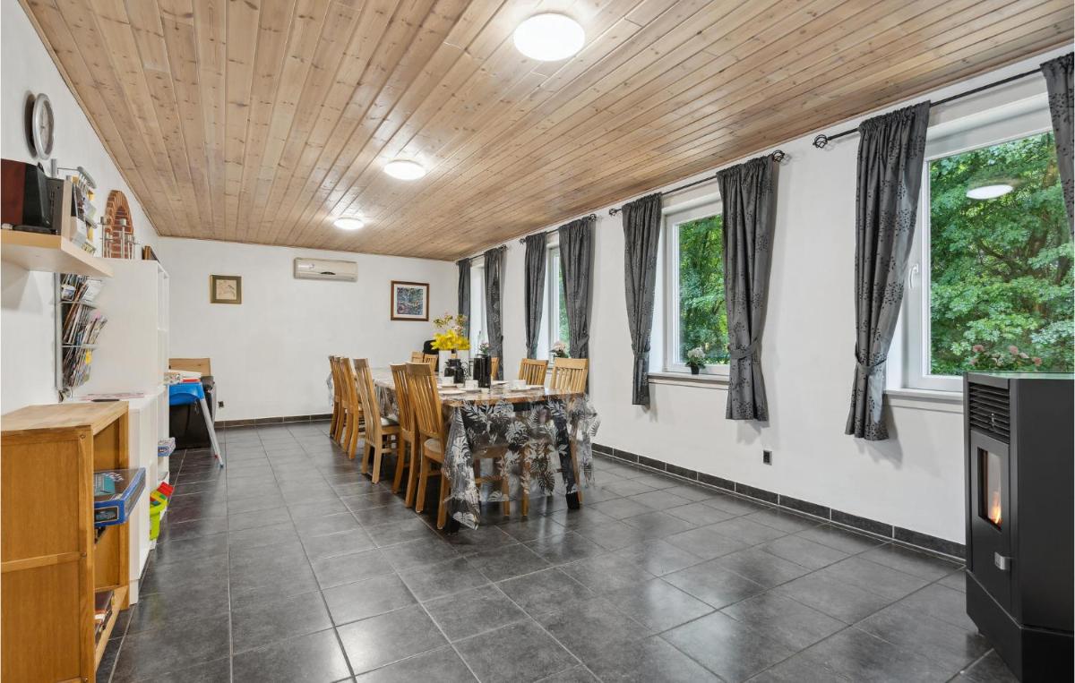 Beautiful Home In Snder Omme With 7 Bedrooms, Wifi And Jacuzzi - Housity