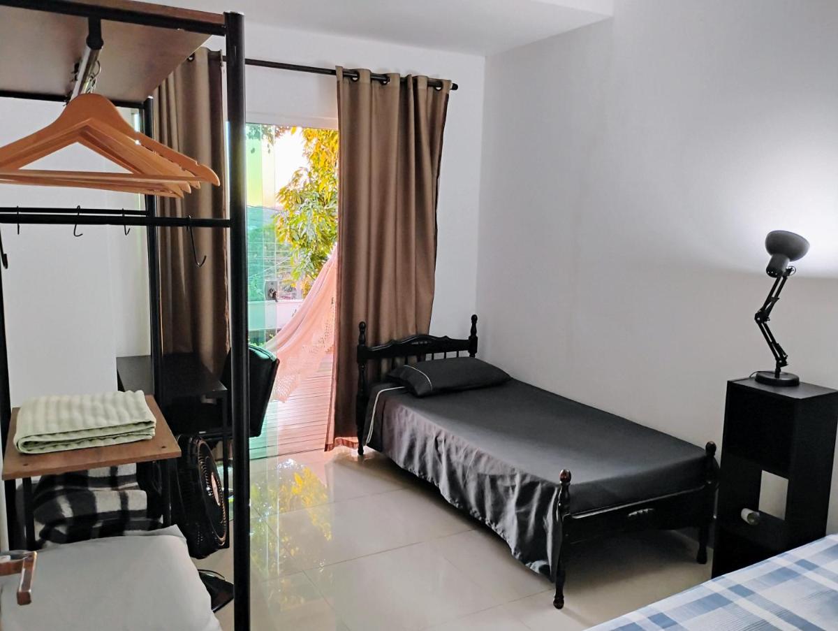 Quarto com Varanda - Recanto do Sabiá - Housity