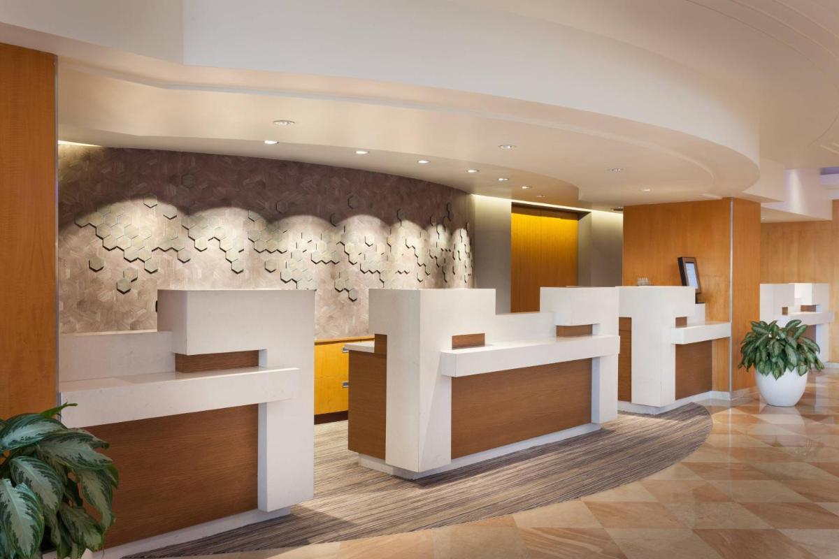 Fort Lauderdale Marriott Harbor Beach Resort & Spa - Housity