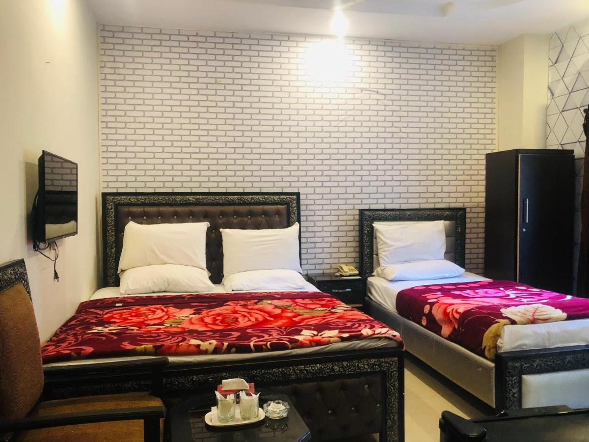 Hotel Tulip Inn - Housity