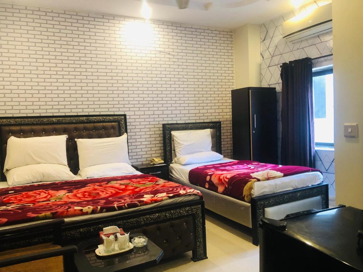 Hotel Tulip Inn - Housity