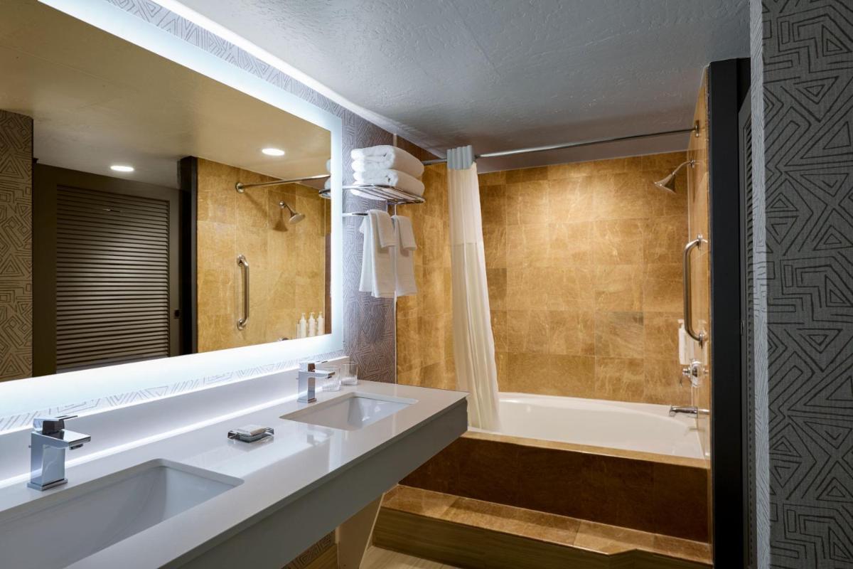 Phoenix Marriott Resort Tempe at The Buttes - Housity