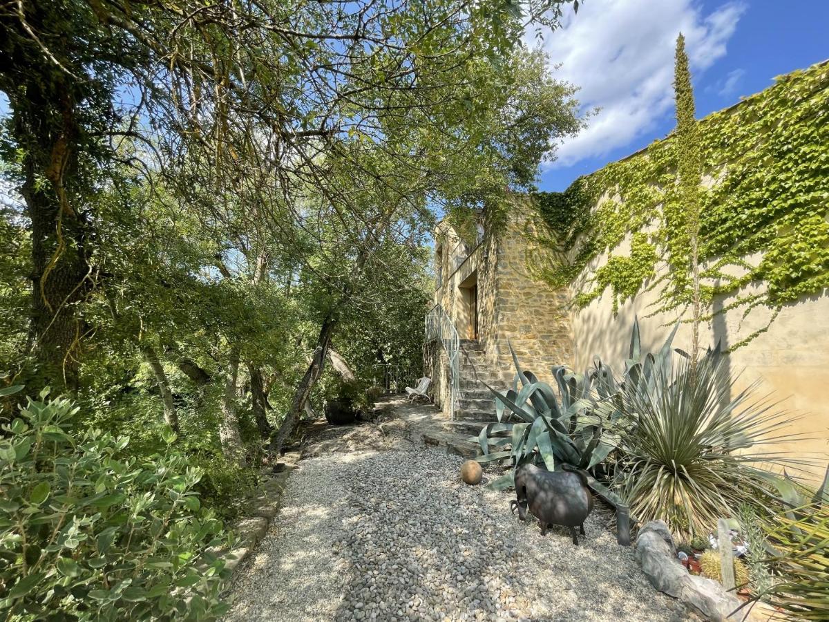 Le Domaine de La Tuilerie - Gite de charme en bord de riviere avec piscine - Housity