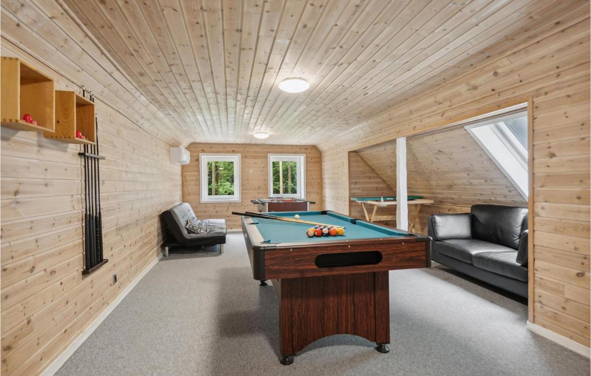 Beautiful Home In Snder Omme With 7 Bedrooms, Wifi And Jacuzzi - Housity