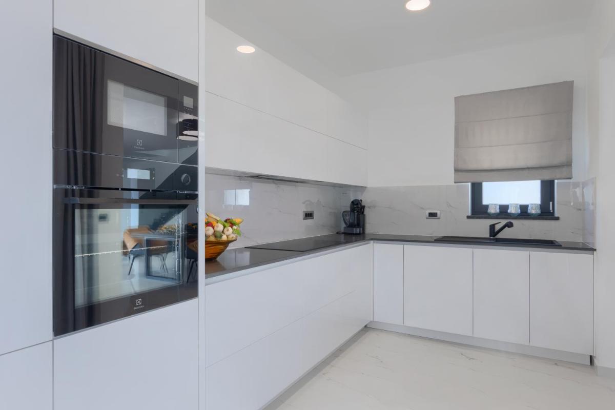 Villa Tonchi 3 Bedroom Private Pool BBQ & Garden - Housity