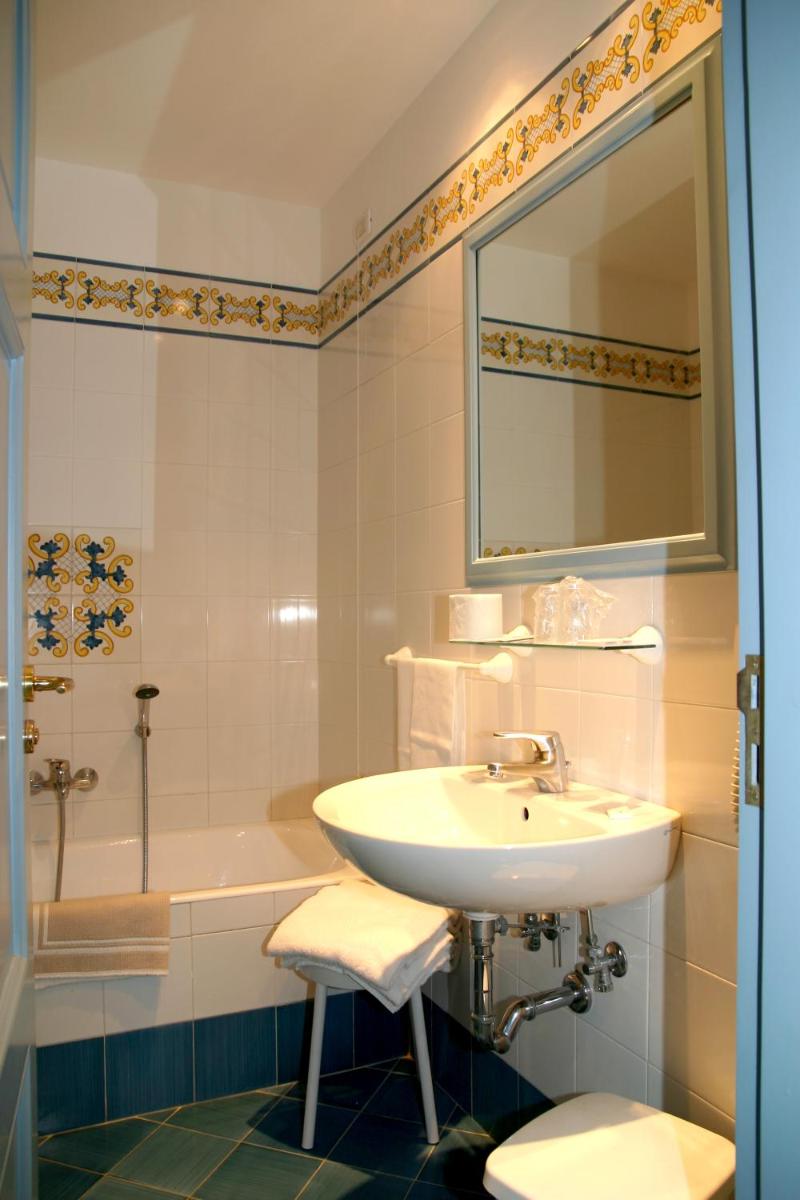 Hotel Villa Pina Antico Francischiello - Housity