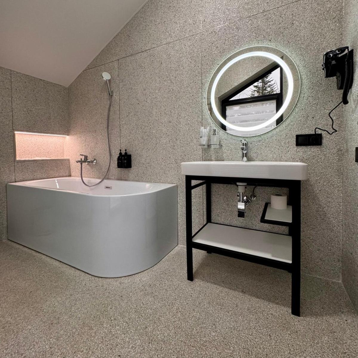 Phoenix Medical Resort - Housity
