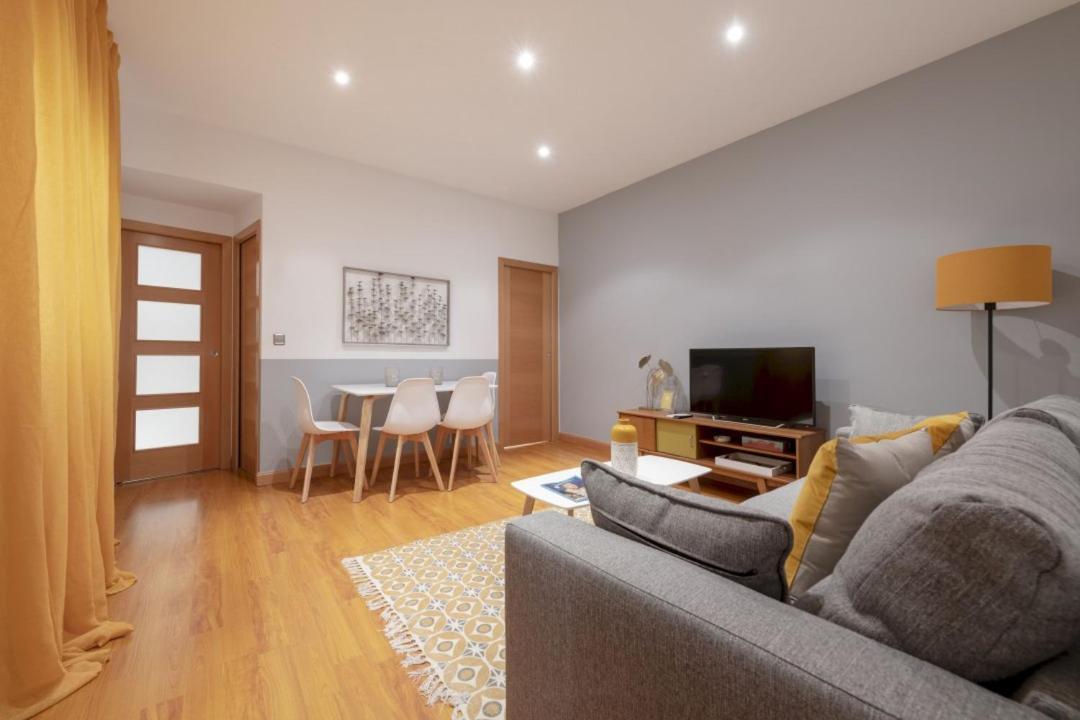 Bright and comfortable- 2 bedrooms 1 bathroom- Cruz - MintyStay- Sol - Housity