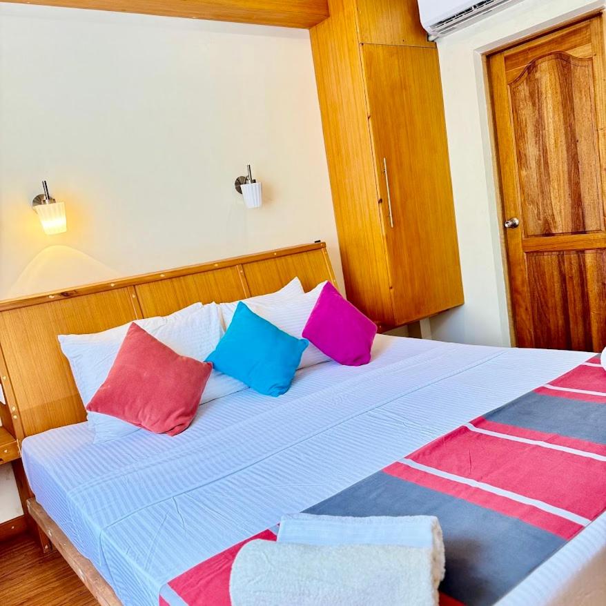 Island Pavilion - Housity