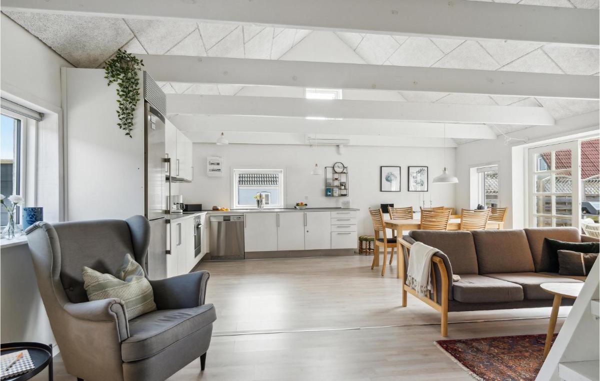 3 Bedroom Gorgeous Home In Asaa - Housity