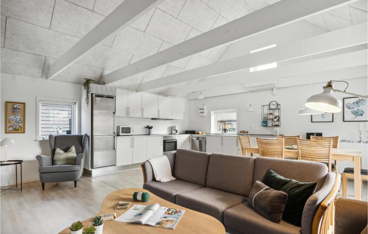 3 Bedroom Gorgeous Home In Asaa - Housity