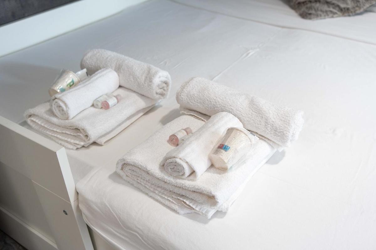 Suite 12 Milano centro parking free - Housity