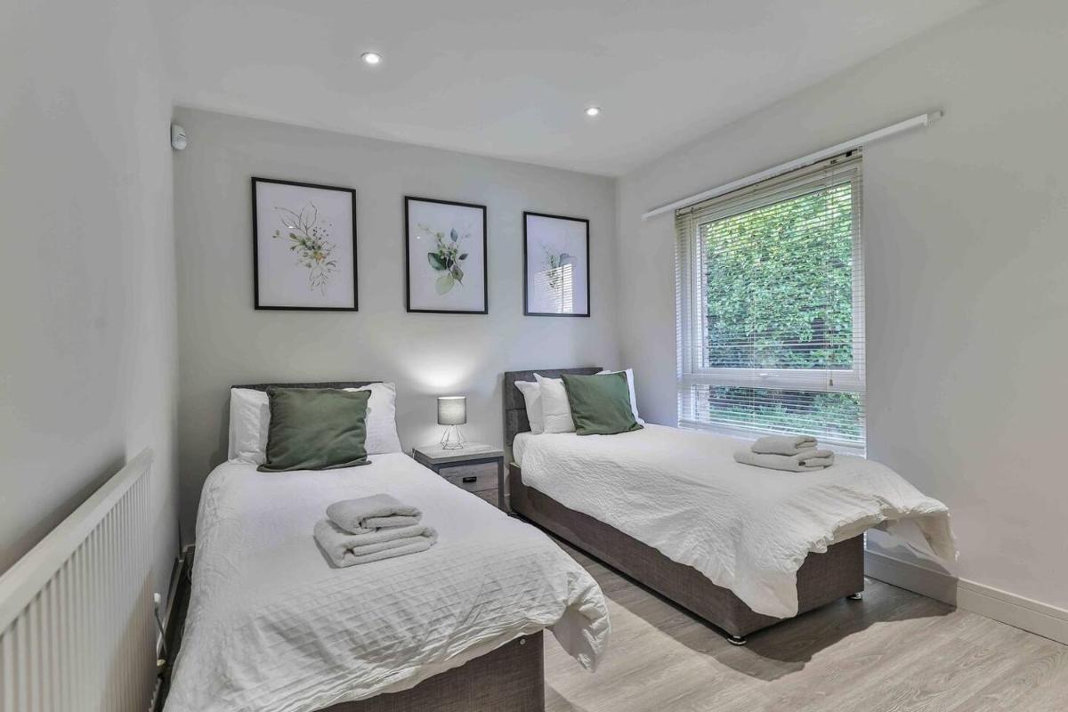 3 Br Bungalow Close To Peak District With Garden - Housity