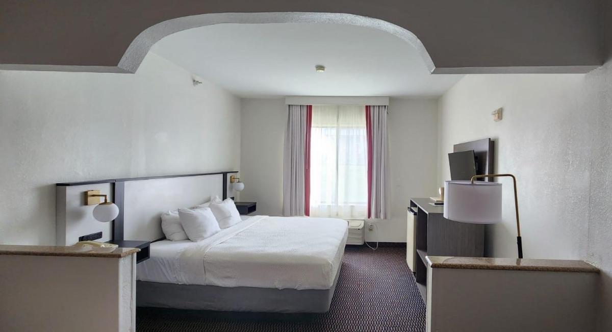 Ramada by Wyndham Columbia - Housity