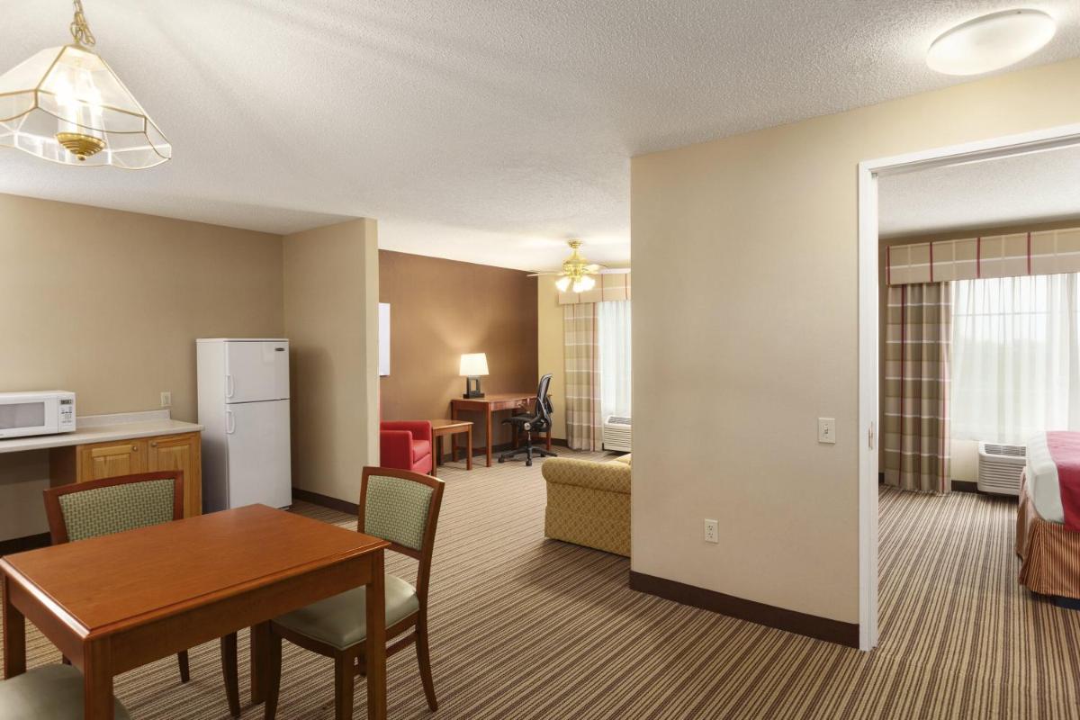 Country Inn & Suites by Radisson, Bel Air-Aberdeen, MD - Housity