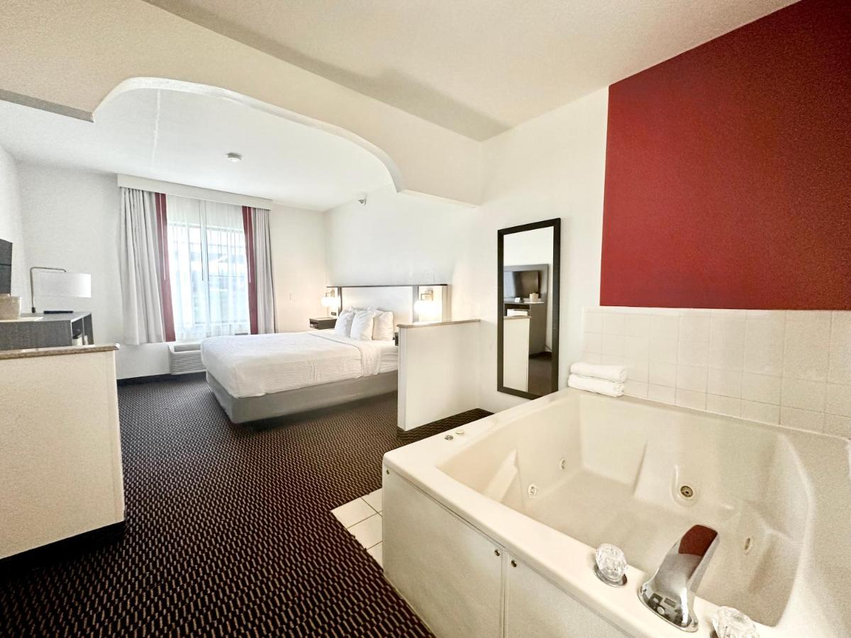 Ramada by Wyndham Columbia - Housity