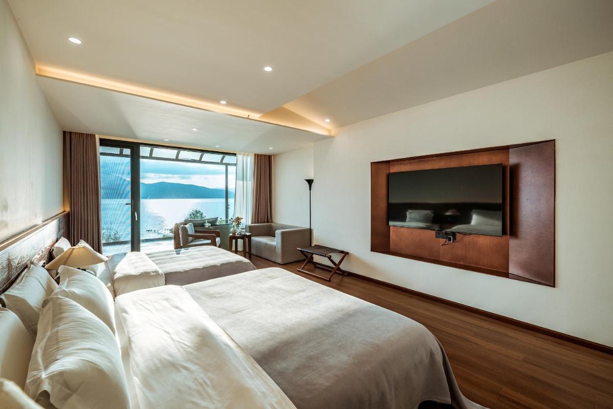 The Corner Seaview Hotel - Housity