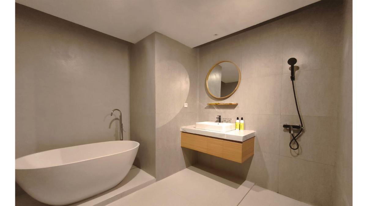 Khas Palu Hotel - Housity