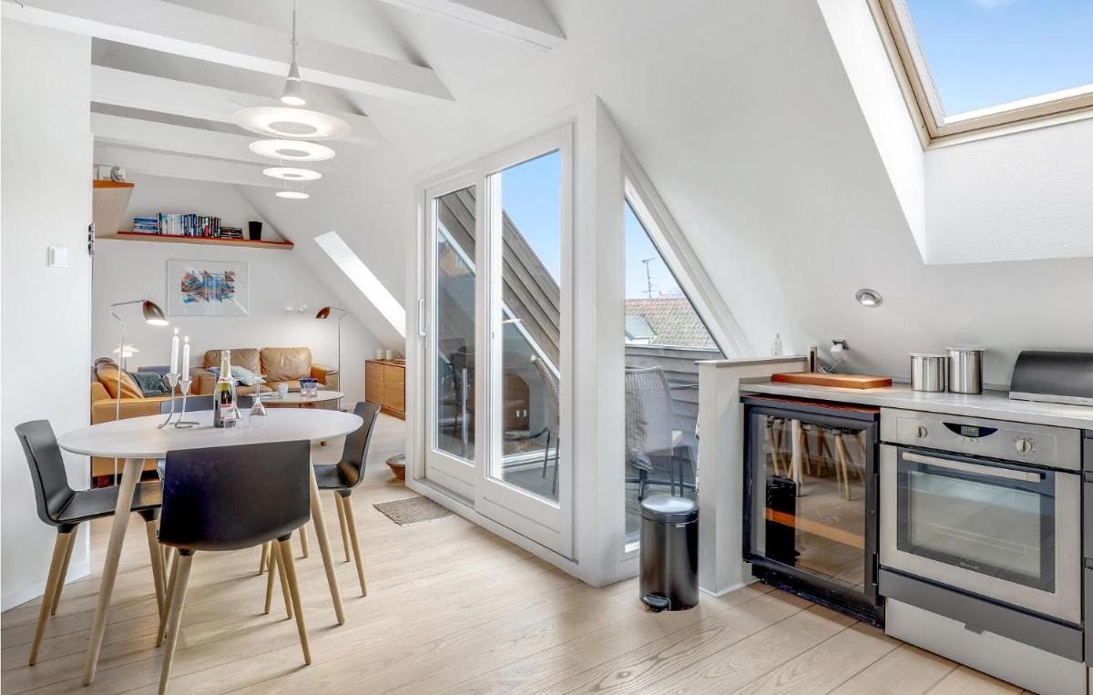 2 Bedroom Cozy Apartment In Svaneke - Housity