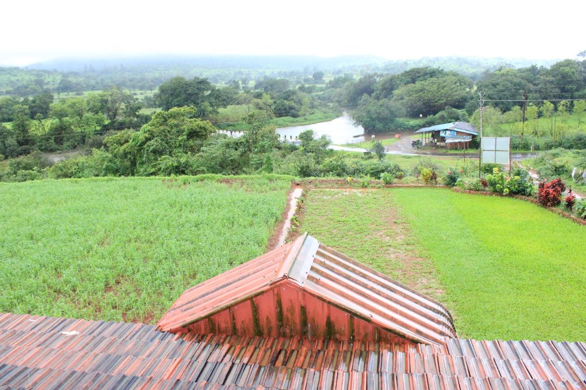 Amboli Hotel River View Villa - Housity