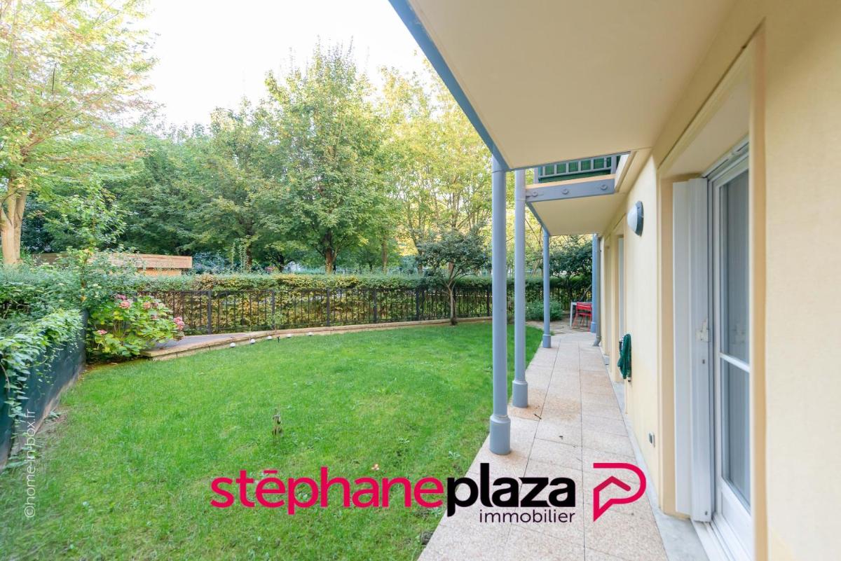 Friends and Family by Plaza proche Disneyland Paris - Housity