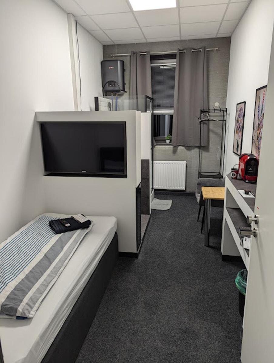 Business-Motel & XL-Parking A8 - Housity