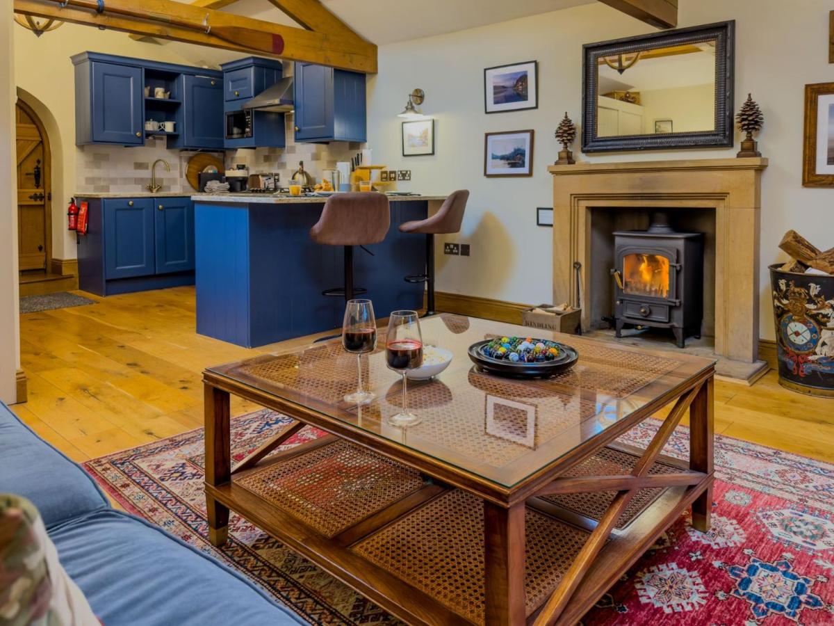Duke of Portland Boathouse on the shore of Lake Ullswater ideal for a romantic break - Housity