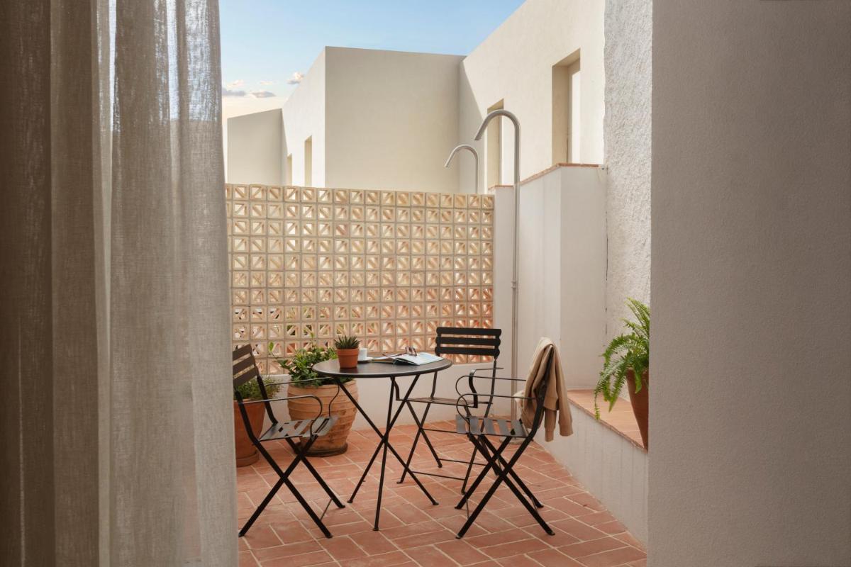 Un balcón o terraza de Elisabeth by the Sea Hotel