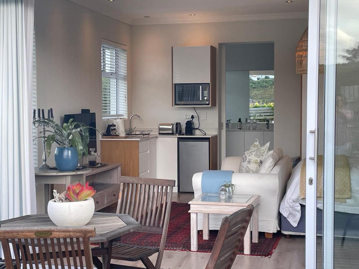 Knysna Private Estate Lagoon Suite - Garden Suite - Secure Estate - Hizvo