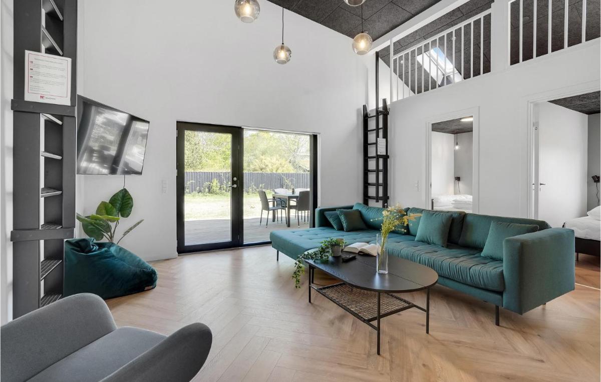 Beautiful Home In Børkop With Kitchen - Housity