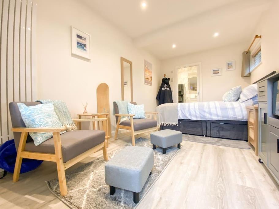 Cosy Coastal Getaway - Housity
